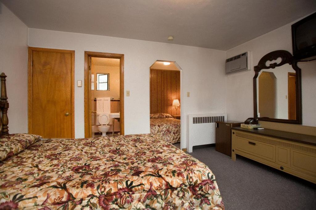 Stagecoach Motel Colorado Springs Room photo
