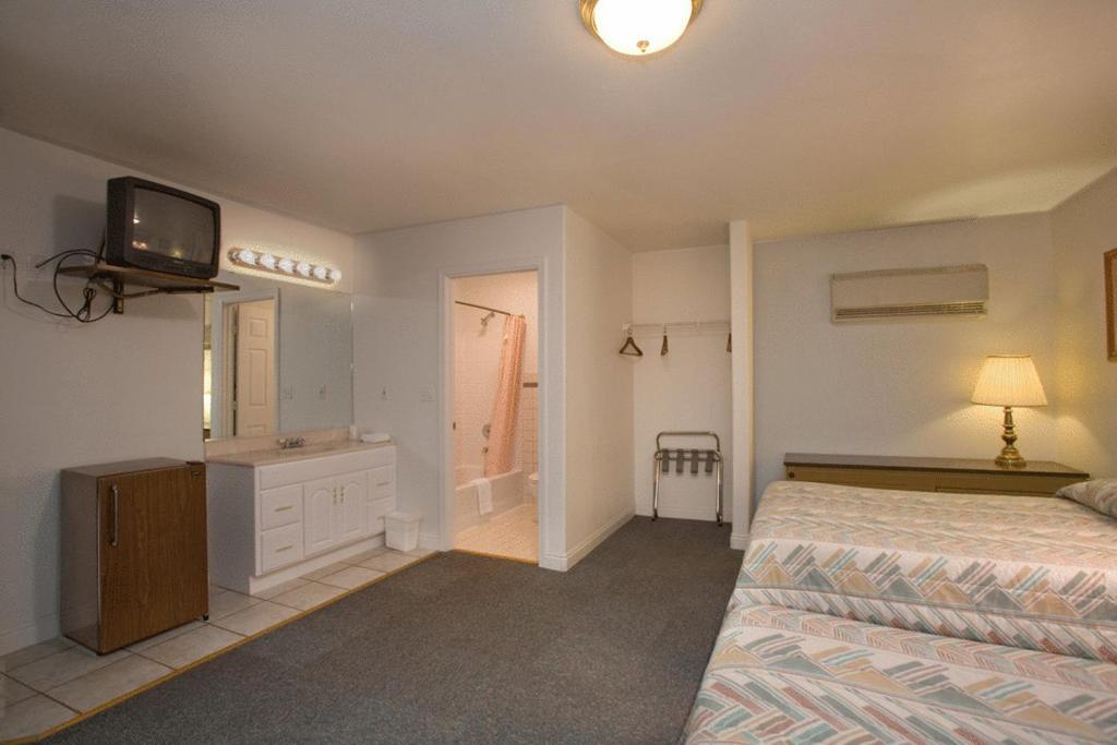 Stagecoach Motel Colorado Springs Room photo