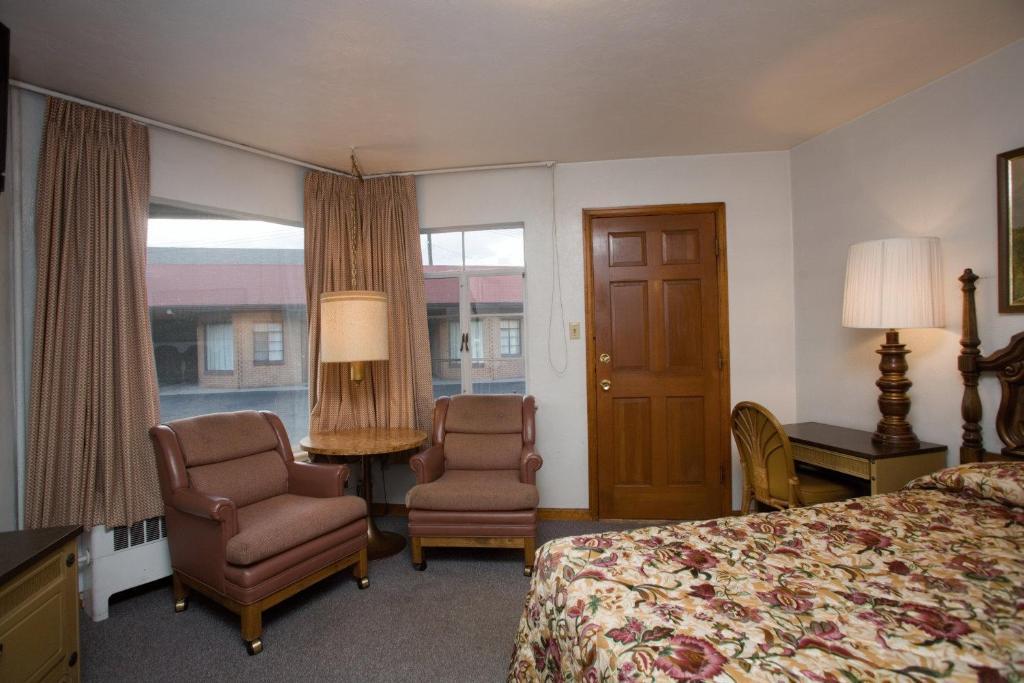 Stagecoach Motel Colorado Springs Room photo
